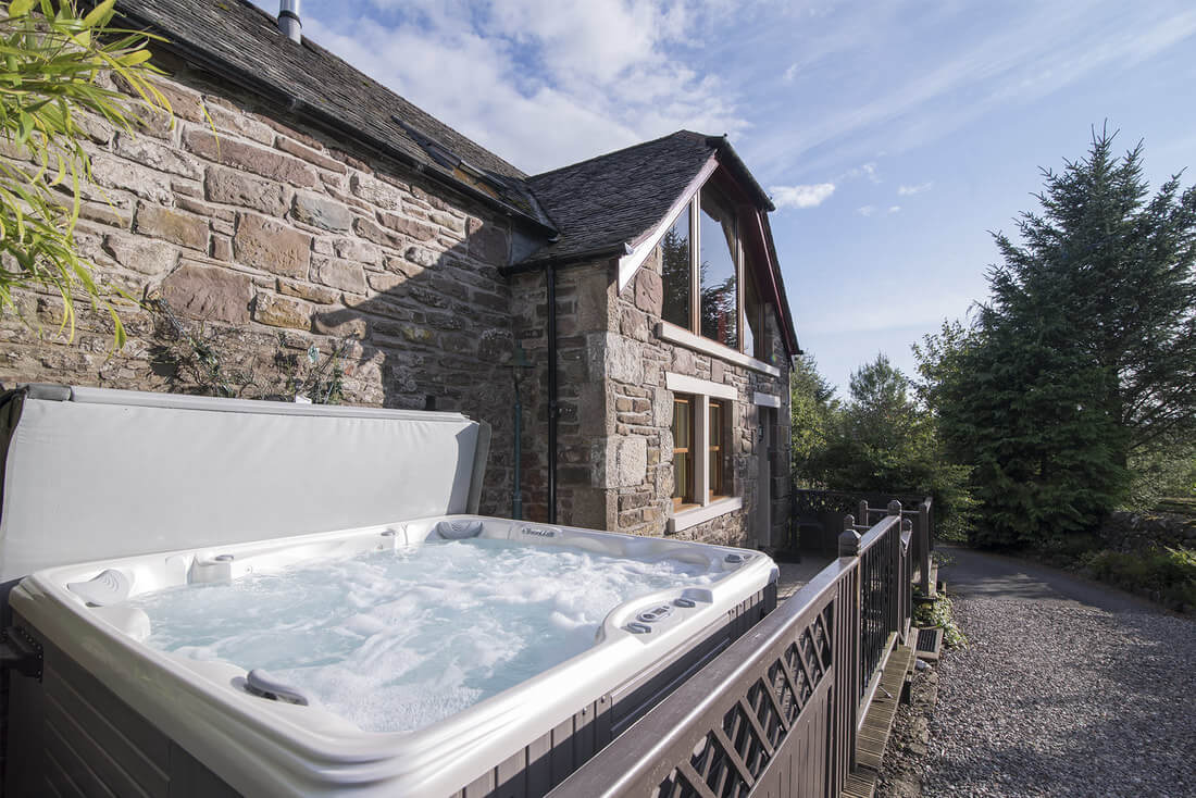Muckle Howf luxury glamping with hot tub