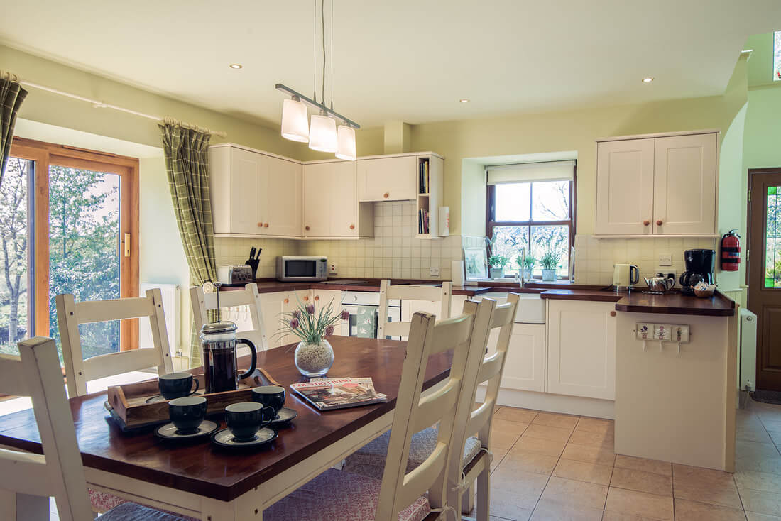 Muckle howf self catering cottage kitchen